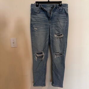 3/$30 ✨ Distressed Blue Jeans